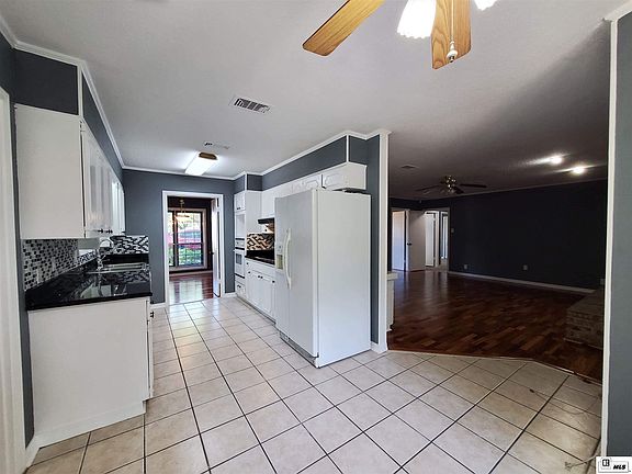 5th image of 10 Fair Oaks Dr