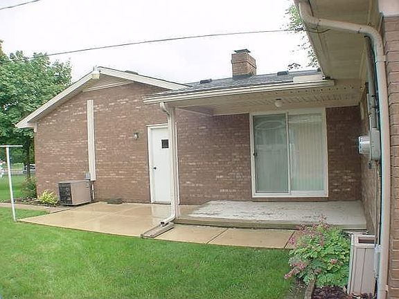 4th image of 1398 Georgina Dr