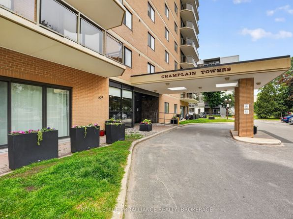 257 Bath Rd #401, Kingston, ON K7M 7T3