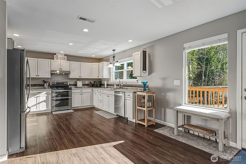 2nd image of 800 N 23rd Avenue
