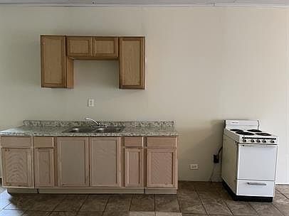 1st image of 152 Baker St E