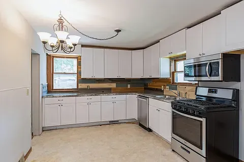 3 bed, 1446 sqft, $2,200 — Photo 3