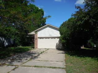 1702 S Red Oaks St, Wichita, KS 67207