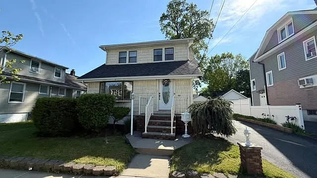 49 Orange Ave — Photo 2