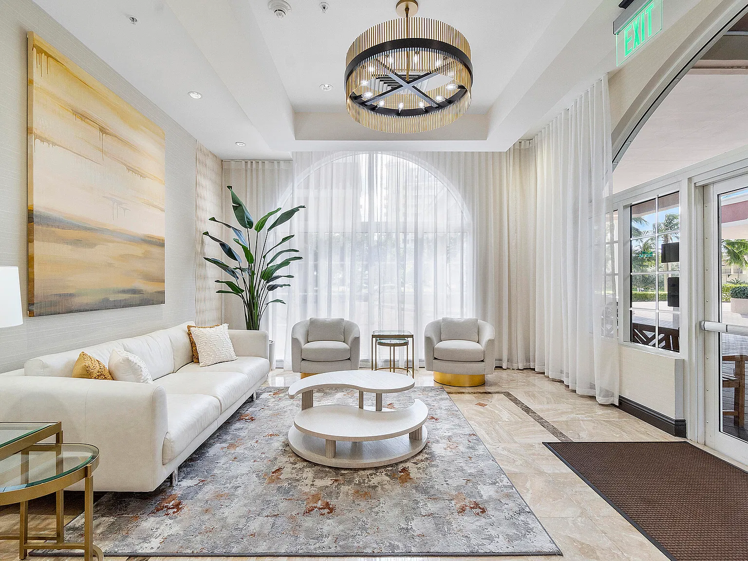 Vue Condominium — Photo 2