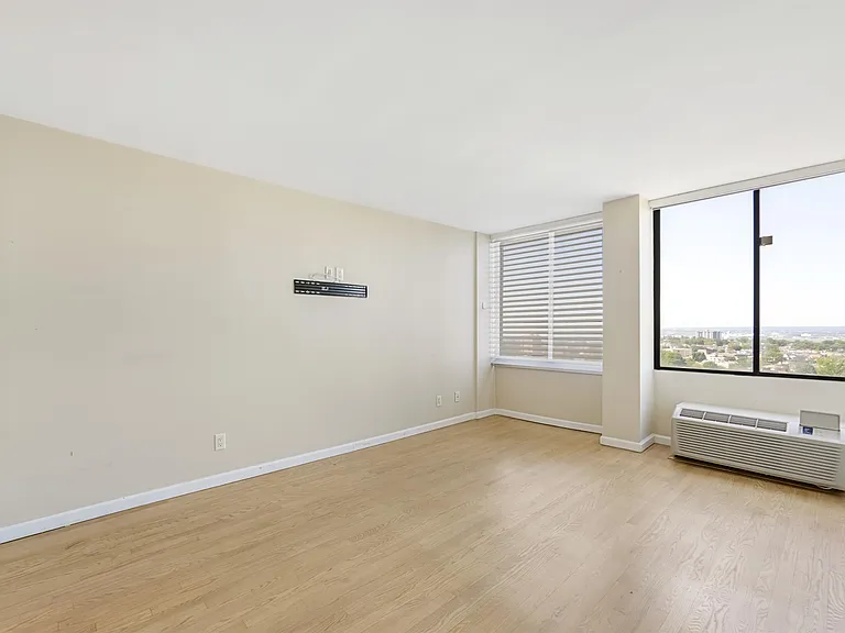 200 Winston Dr #2019 — Photo 18