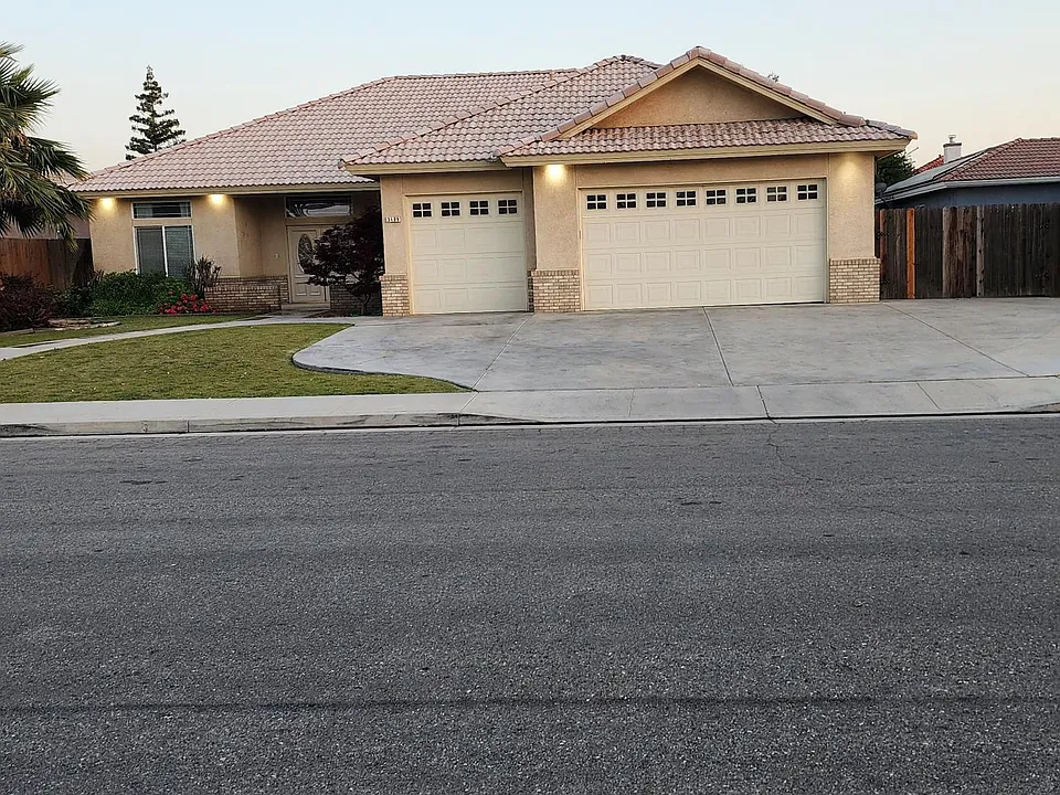 3409 Medallion Rose Ave