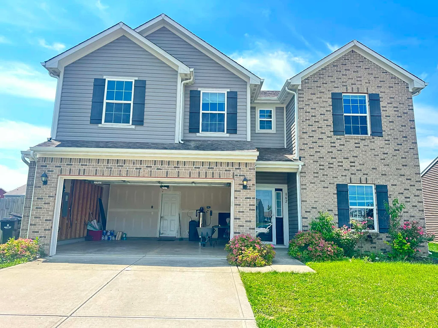 4 bed, 2343 sqft, $2,200 — Photo 3