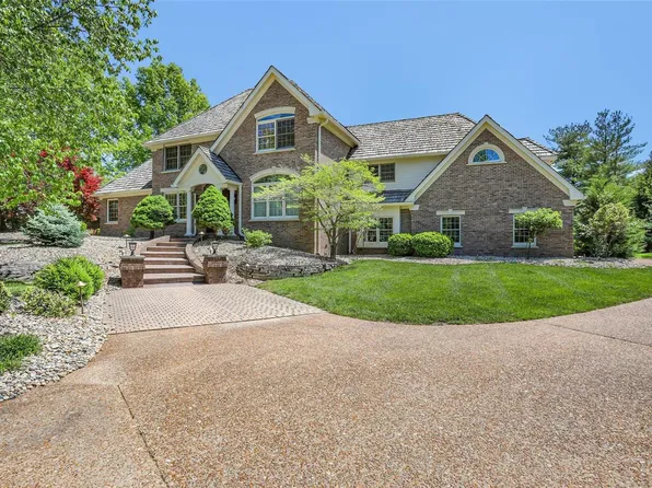 1110 N Oxfordshire Ln, Edwardsville, IL 62025