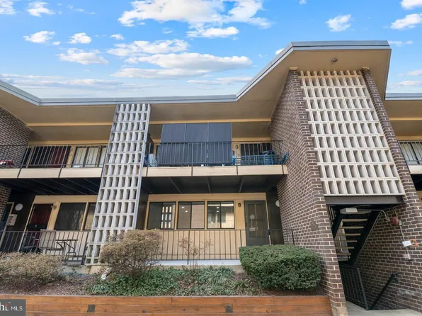 3930 Stone Gate Dr, Suitland, MD 20746