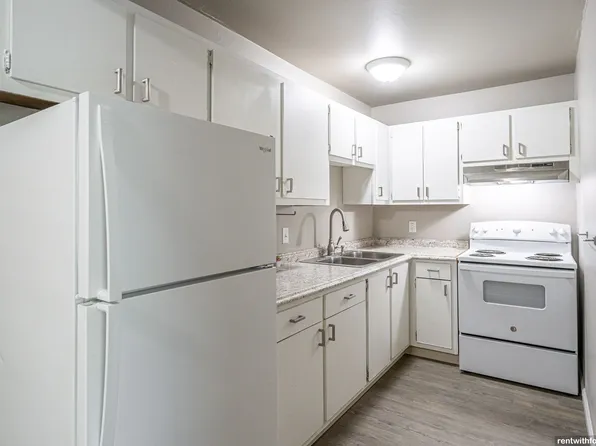 671 S. Western Ave., 671 S Western Ave #207, Neenah, WI 54956