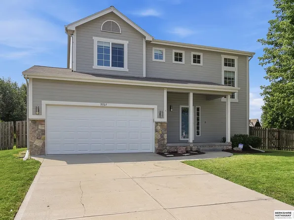 9707 Margo St, La Vista, NE 68128