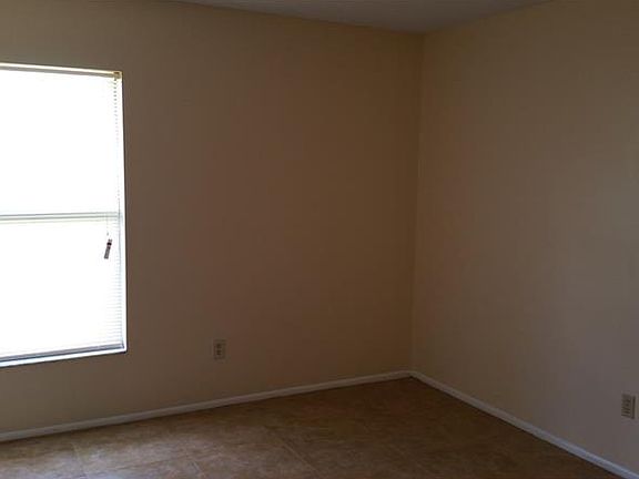 2nd image of 935 Park Villa Cir