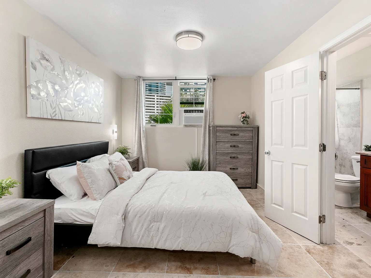1 bed, 380 sqft, $2,100 — Photo 2