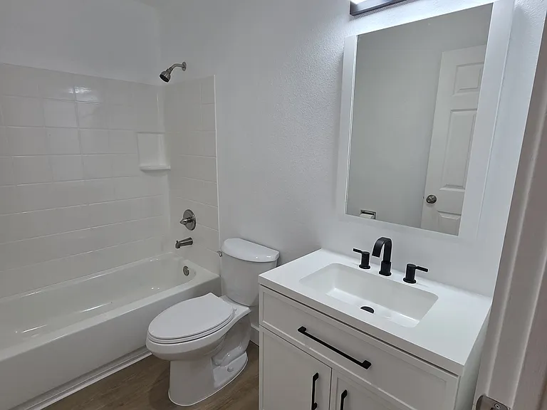 835 State St — Photo 8