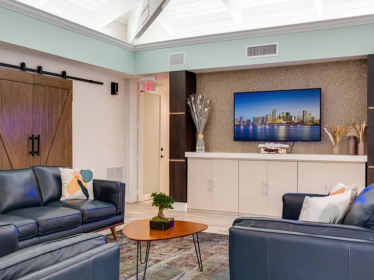Emerald Palms Apartment Homes — Photo 30