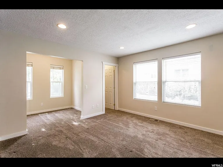 2724 S Richmond St E — Photo 19