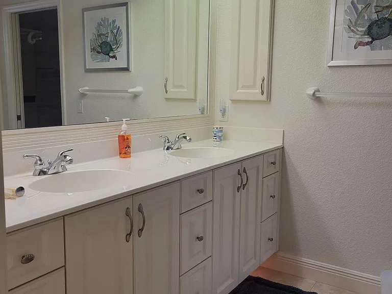 Bedroom 1 (Double Vanity)