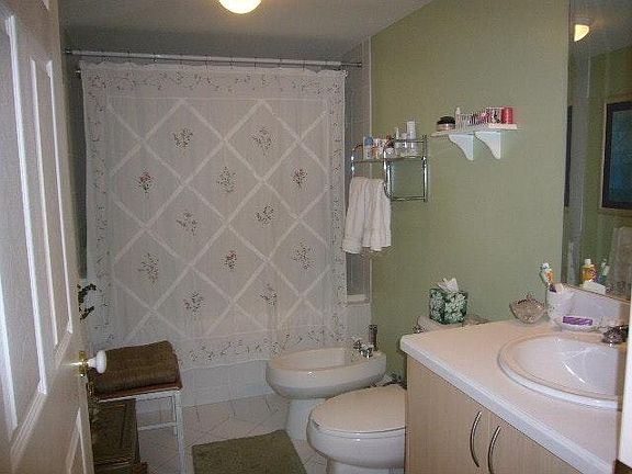 5th image of 2953 S Bayshore Dr