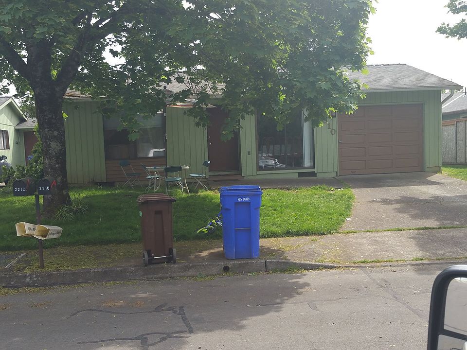 2nd image of 2210-2212 SE 10th St
