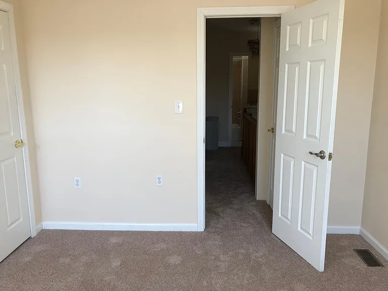 2331 E Harold St — Photo 7