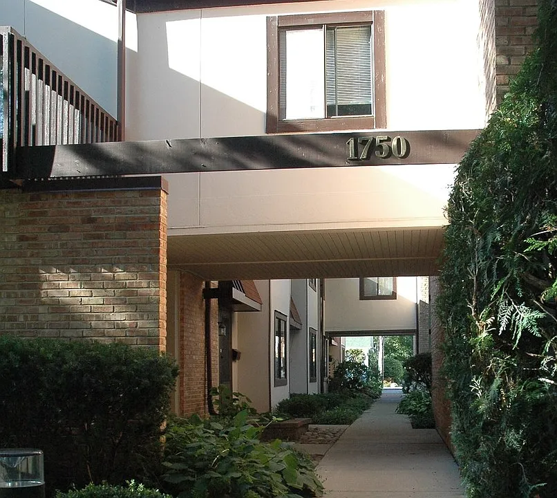 1750 Henley St #25