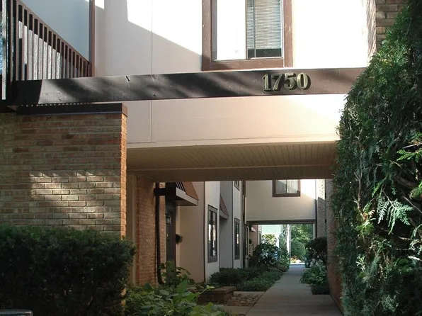1750 Henley St APT 25, Glenview, IL 60025