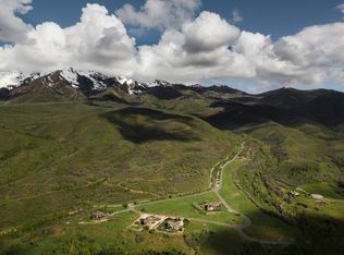 7452 E Meadow Dr, Springville, UT 84663