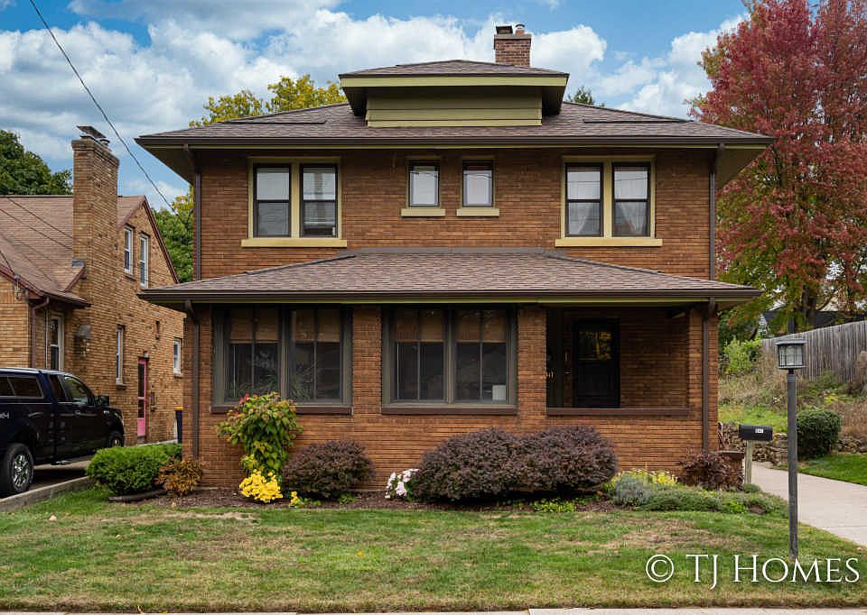 1st image of 941 Flat St NE