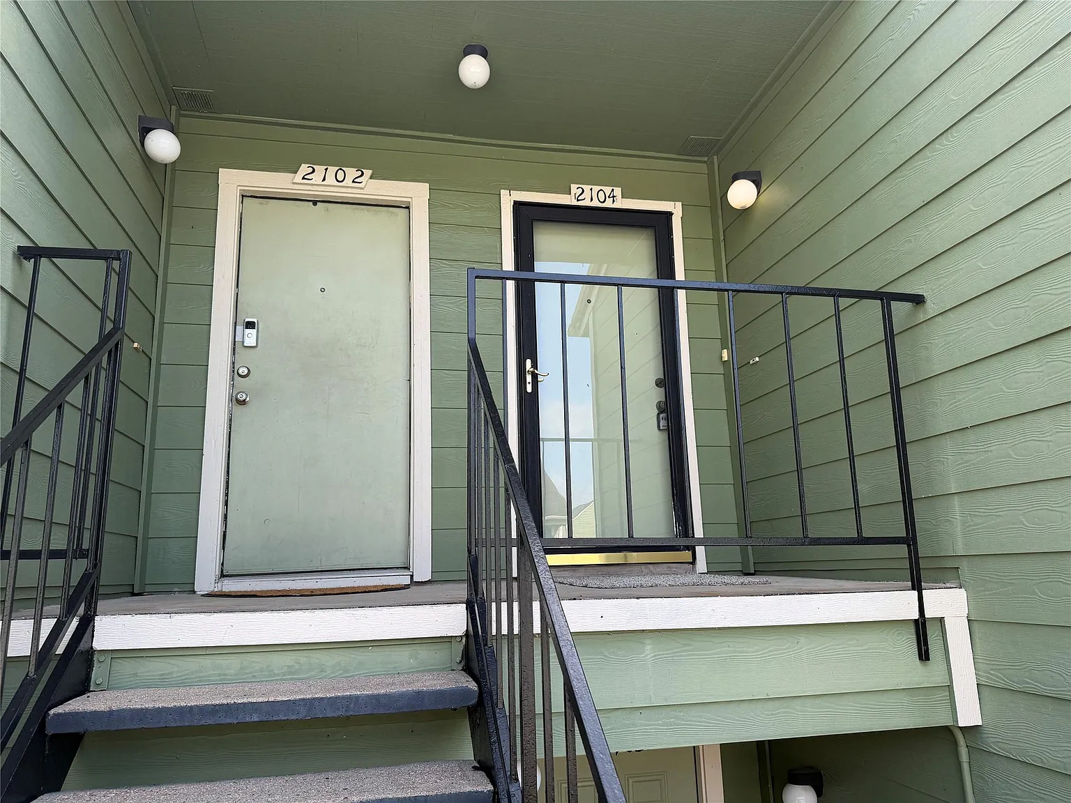 1 bed, 1.0 bath, 989 sqft, $1,250 — Photo 1