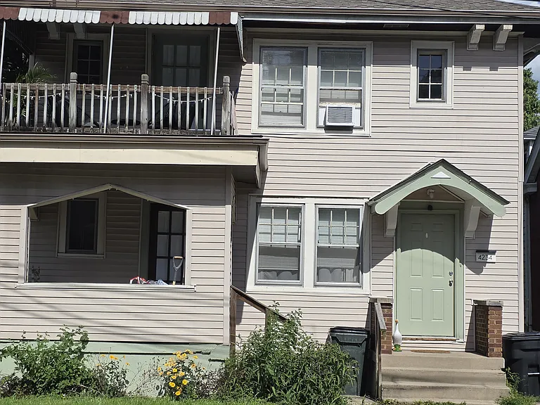 4234 Bell St — Photo 1
