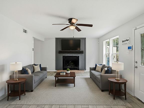 4th image of 807 NE Frontage Rd