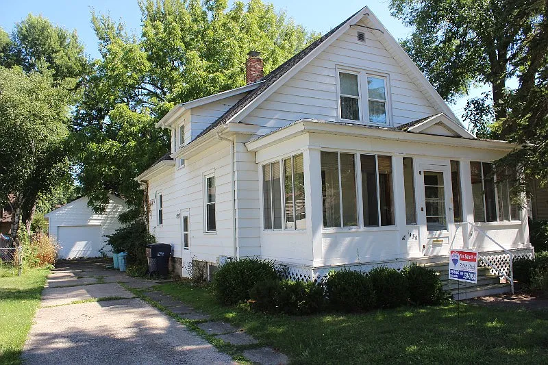 1430 Green Ave photo 1