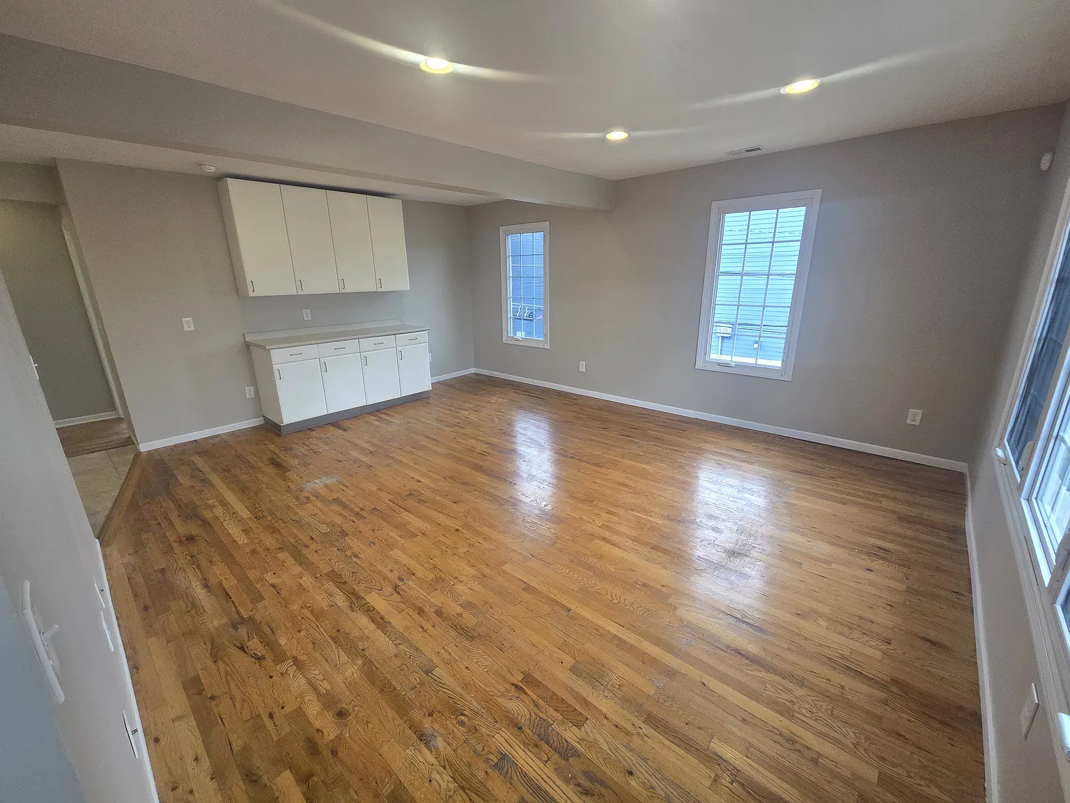 5 bed, 1700 sqft, $3,250 — Photo 2