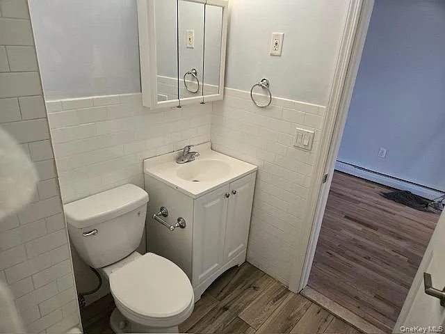 40 Bayville Ave #C — Photo 9