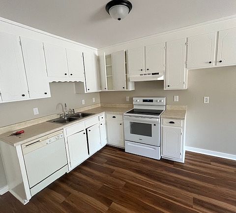 2nd image of 920 Ewing Blvd #B