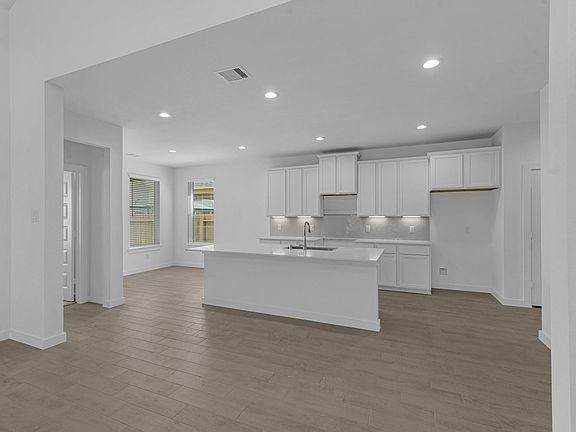 3rd image of 1743 Pecan Woods Ln