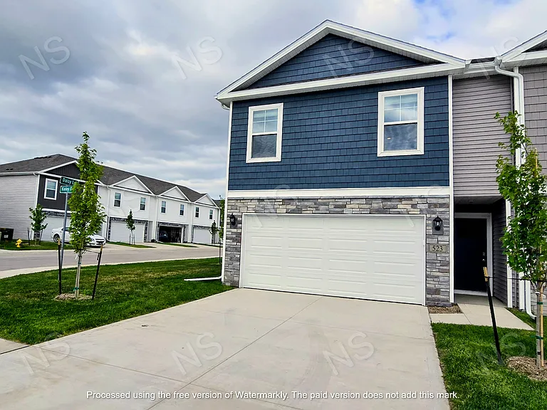 523 Kinley Dr — Photo 2