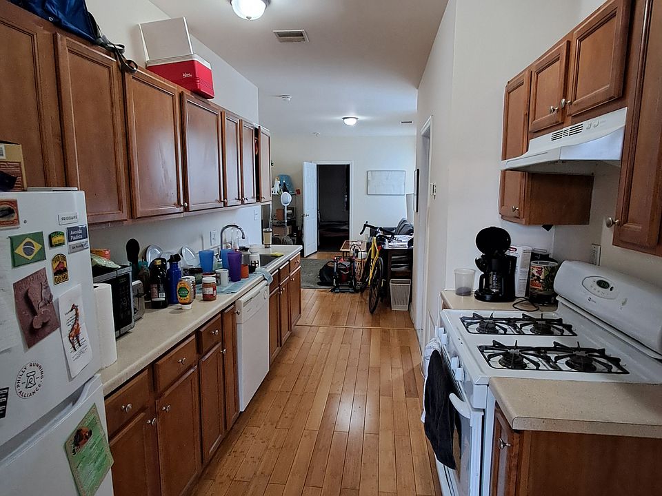 1st image of 4615 Woodland Ave APT 3