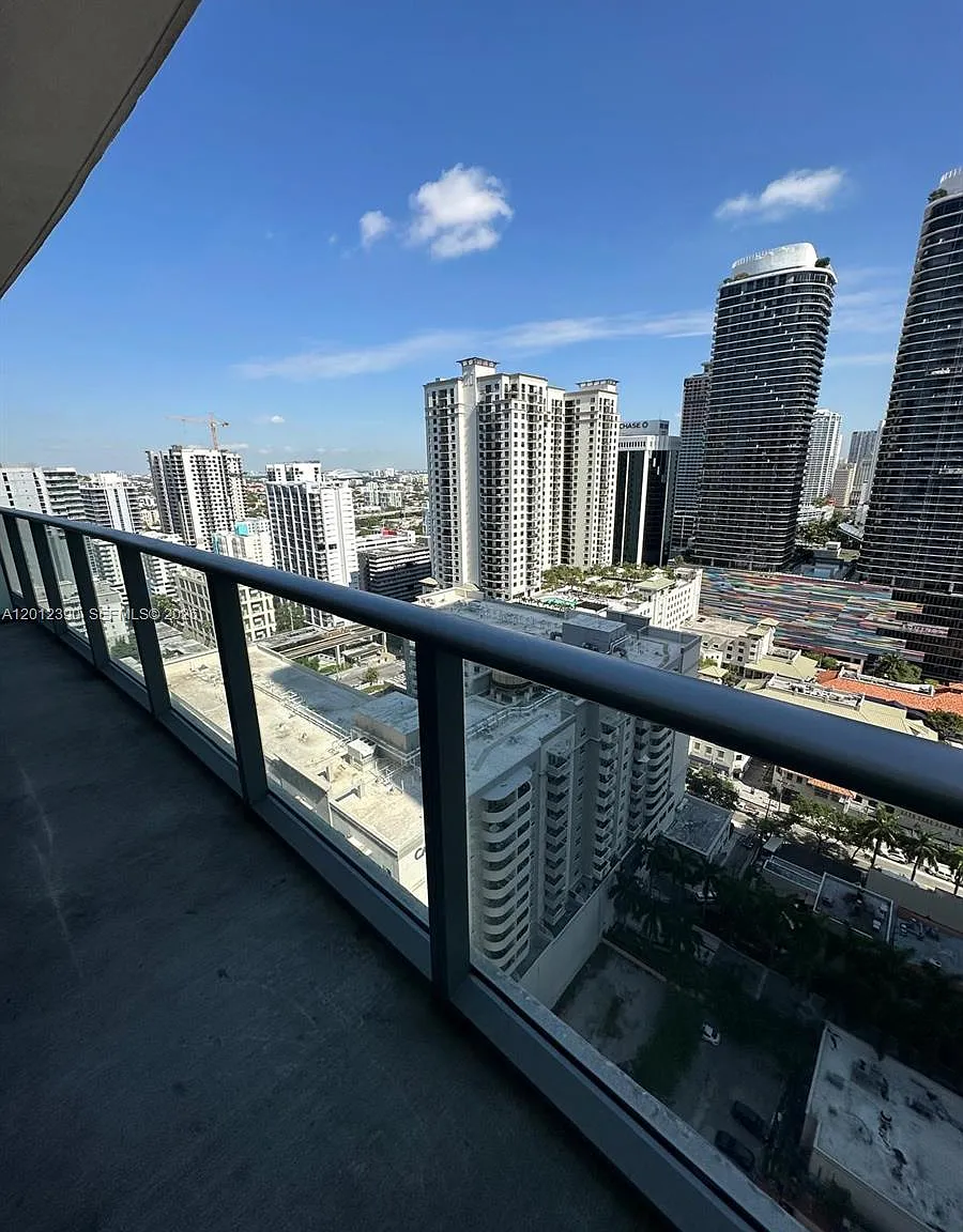 1100 Millecento Residence — Photo 4