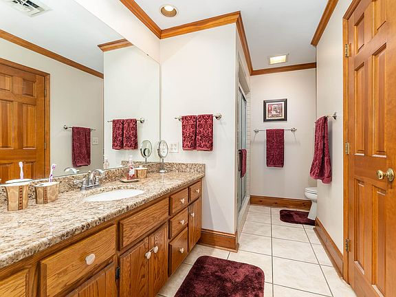 3rd image of 3905 Bearwick Cir