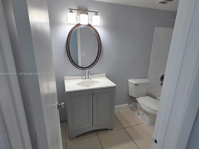 1241 SW 46th Ave #1006 — Photo 8