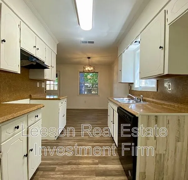 121 Tooke Dr — Photo 9