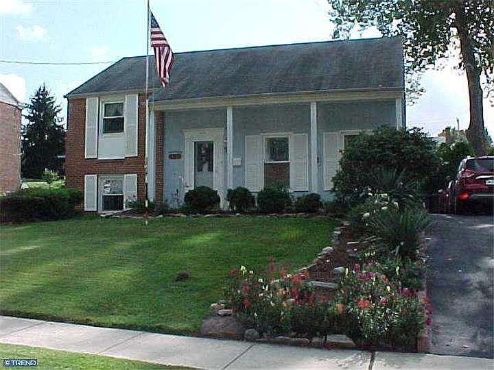 1st image of 414 Camelot Dr