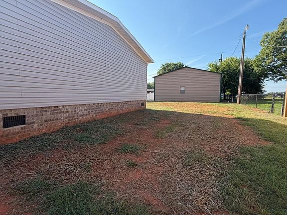 4th image of 210 Thompson Rd