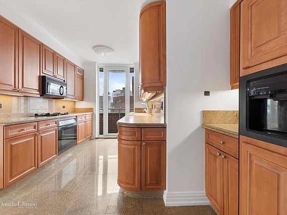 4th image of 188 E 78th St APT 16A