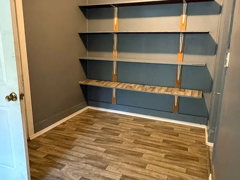 1348 W Kirby Pl — Photo 5
