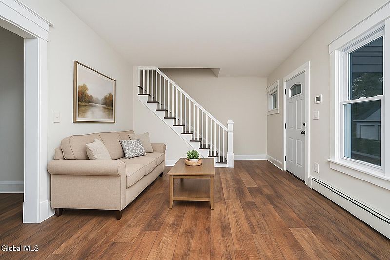 3rd image of 16 Regent Street