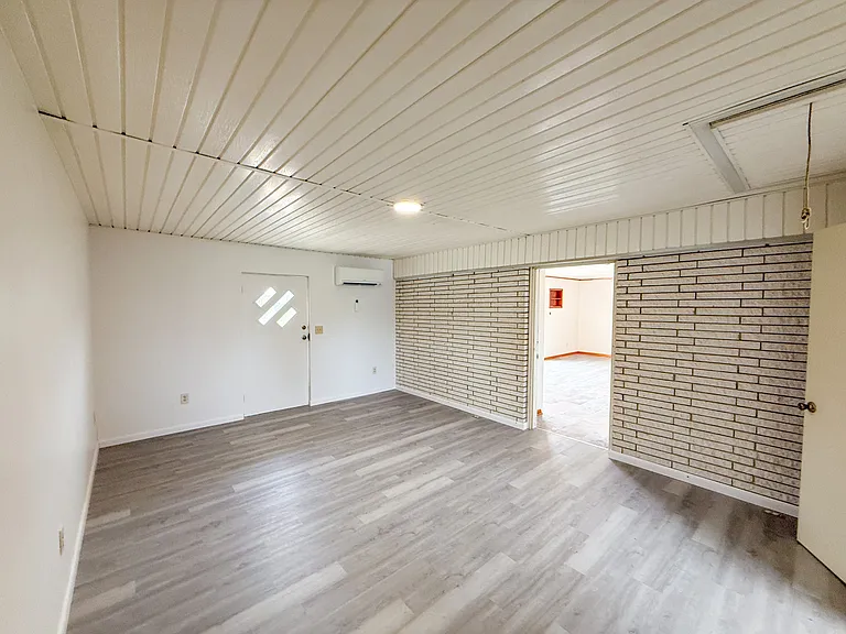 927 E Jefferson St — Photo 25