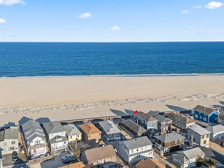 115 Boardwalk — Photo 10
